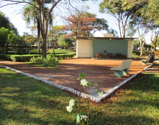 A Praça José Ferraz de Toledo, no Jardim Alexandre Balbo, foi beneficiada com serviços de revitalização da Secretaria de Meio Ambiente