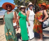 Elas sabem aproveitar a vida:  Maria Amélia Ferreira, Maria Francelina Lourenço, Vera Benedetti e Neli Leone, desfrutando das belezas de Comandatuba, na Bahia