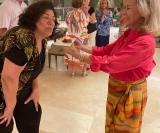 Sofia Goulart Benedini com a aniversariante Marisa Issa